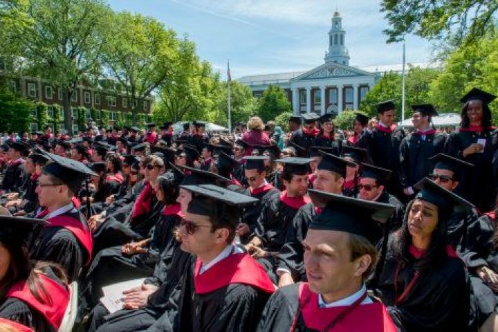 Una ceremonia de graduación de la Escuela de Negocios de Harvard.