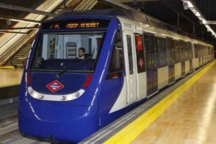 Denuncian 'vejaciones' y 'tocamientos' a una maquinista de Metro de Madrid  por un grupo de jóvenes borrachos