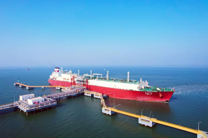 Un barco qatarí con gas licuado, en China.