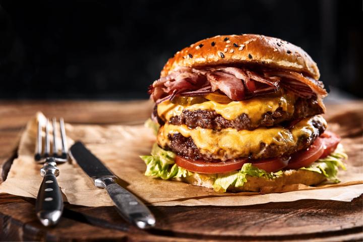 Imagen de archivo de una hamburguesa... ¡con una pinta buenísima!