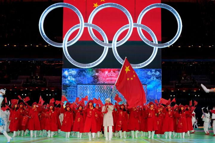Gao Tingyu y Zhao Dan en cabezan la delegación de China, este viernes, en la inauguración de los Juegos de Pekín. 