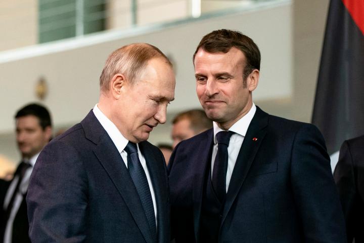 El presidente de Francia, Emmanuel Macron, y su homólogo ruso, Vladímir Putin, en 2020. 