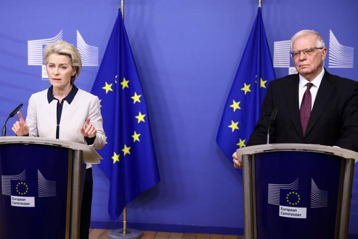 Ursula von der Leyen y Josep Borrell, esta mañana en Bruselas. 
