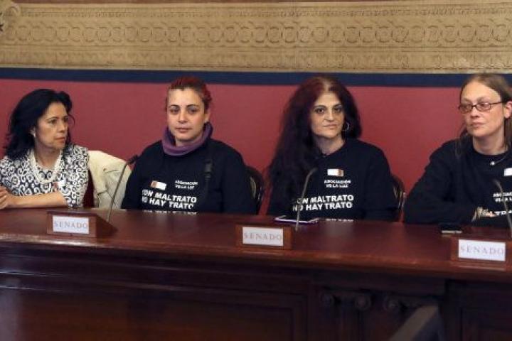 Las mujeres de Velaluz en una ponencia en el Senado
