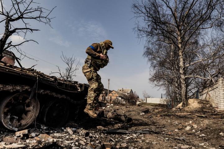 Imagen de un soldado ucraniano en la región de Járkov