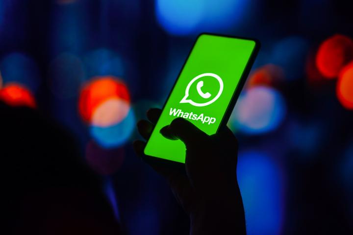 Logo de WhatsApp en un teléfono móvil.