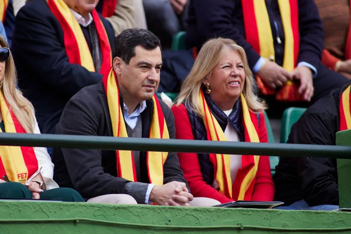 Juanma Moreno, presidente de Andalucía, junto a la alcaldesa de Marbella, Ángeles Muñoz.