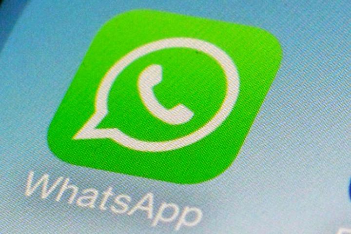 Icono de la aplicación de WhatsApp en un teléfono móvil 