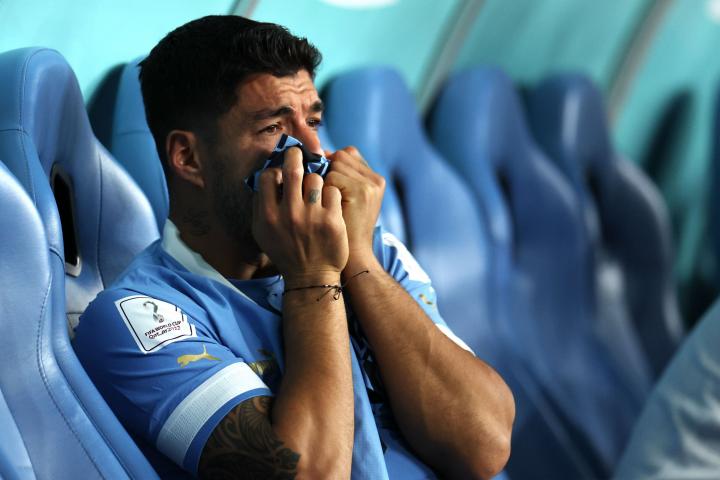 Luis Suárez, llorando en el banquillo de Uruguay