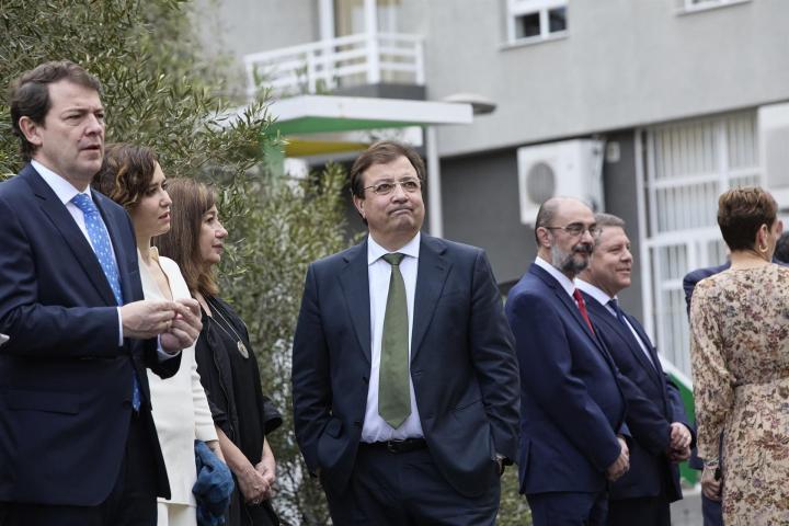 La presidenta de la Comunidad de Madrid, Isabel Díaz Ayuso, y el de la Junta de Extremadura, Guillermo Fernández Vara, en una Conferencia de Presidentes.