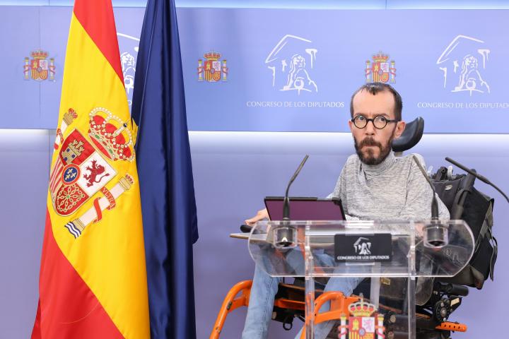 Pablo Echenique, portavoz de Podemos en el Congreso, durante una rueda de prensa
