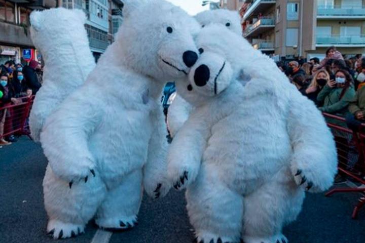 El oso de cuello roto de la cabalgata de Cádiz