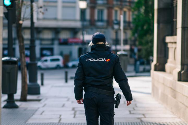 Un policía en España.