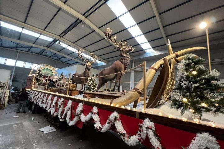 Carroza de la Federación Extremeña de Caza que desfilará en la Cabalgata de Reyes de Badajoz