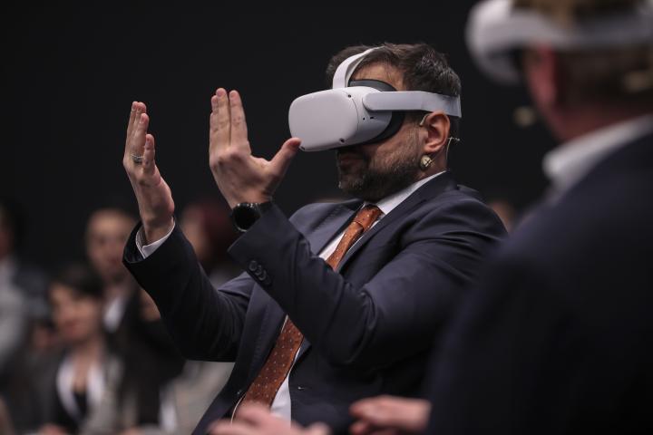 Un asistente a un evento sobre realidad virtual
