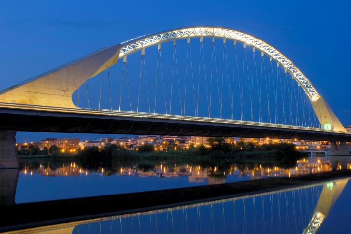 Puente Lusitania, en Mérida, sobre el rio Guadiana