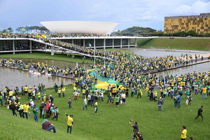 Seguidores del exmandatario brasileño Jair Bolsonaro han invadido este domingo la sede del Congreso Nacional.