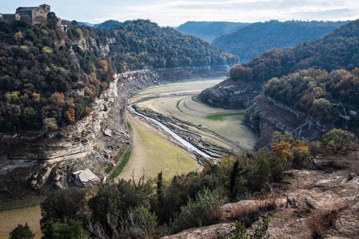 Cauce del río Ter, en Cataluña, visiblemente afectado por las sequías registradas.