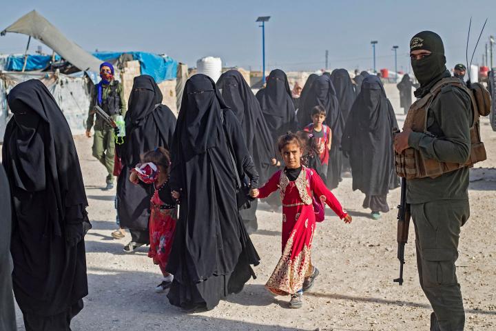 Varias mujeres en el campo de prisioneros de Al Hol, en Siria.