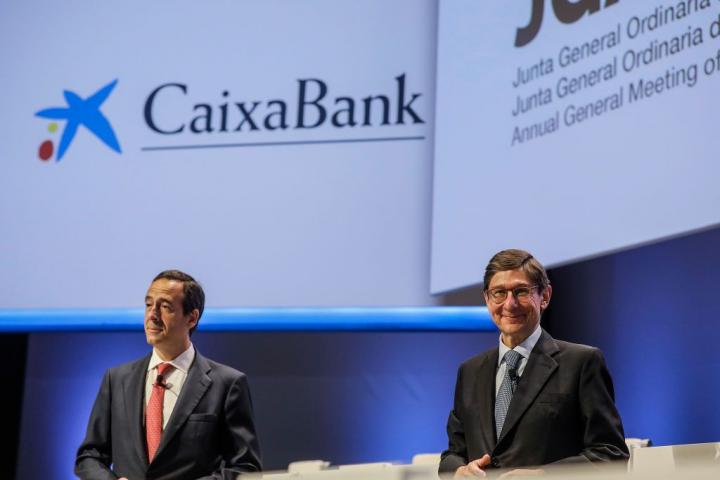 Jose Ignacio Goirigolzarri y Gonzalo Gortazar, en un acto de Caixabank tras la fusión
