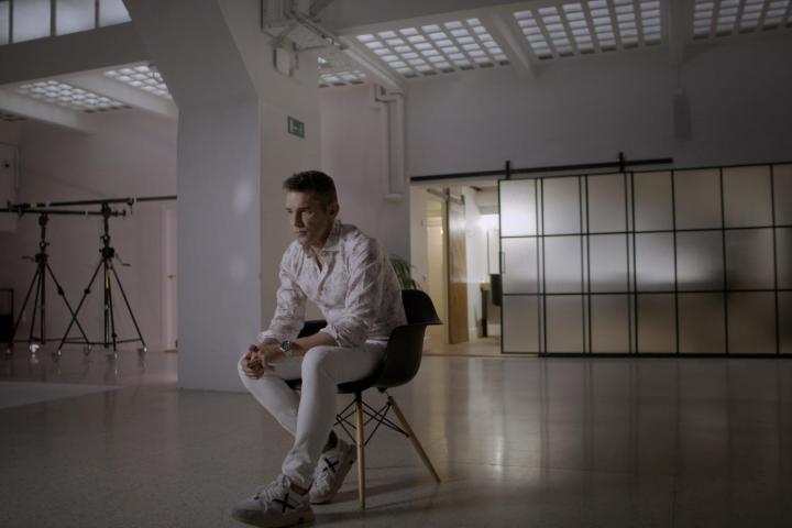 El presentador Jesús Vázquez participa en la docuserie 'Arny, historia de una infamia'.