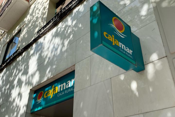 Cajamar registra una caída generalizada por una incidencia técnica