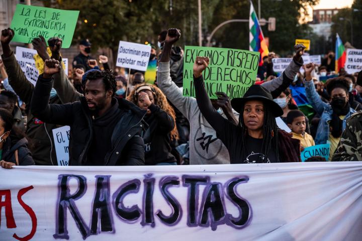 MADRID, SPAIN - 2021/11/13: People are seen protesting during a demonstration against racism. The annual march called by the Madrid Anti-racist Assembly has passed through the center of the capital against institutional racism and police brutality, remembering all those migrant people who have died due to racism in Spain coinciding with the anniversary of the murder of the Dominican Lucrecia Perez, recognized as the first racist hate crime in Spain, on November 13, 1992. (Photo by Marcos del Mazo/LightRocket via Getty Images)