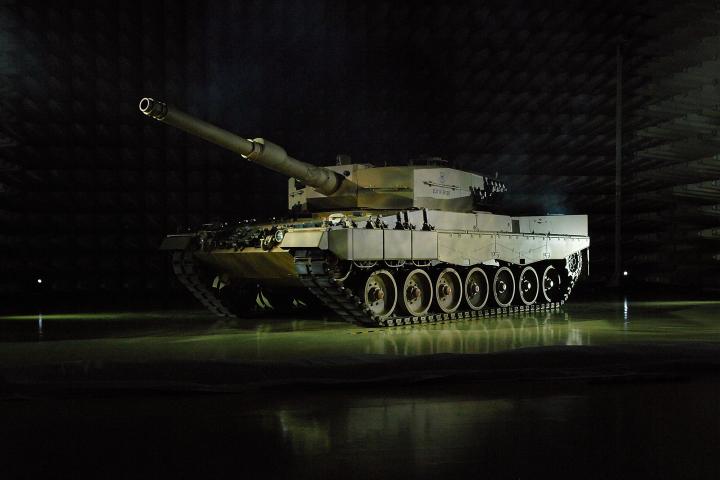 Un Leopard 2A4 del Ejército de Chile, en una imagen de archivo de una exposición alemana.
