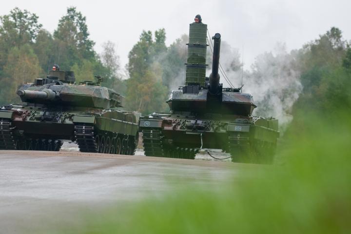 Dos tanques Leopard 2A6, durante un maniobra en Munster (Alemania).