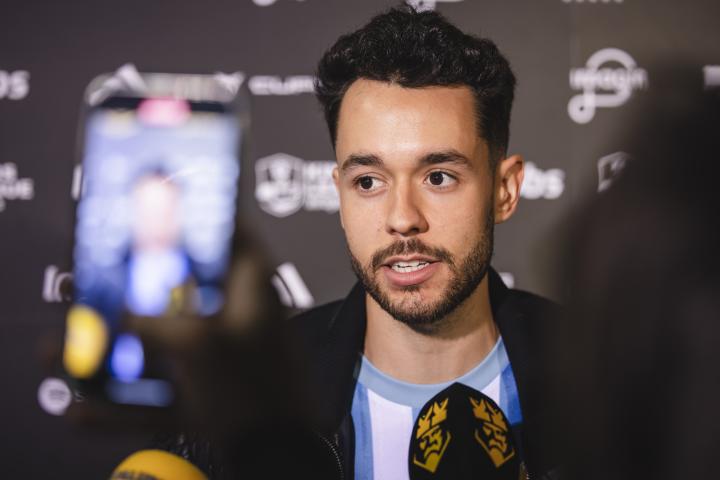 The Grefg respondiendo a los medios