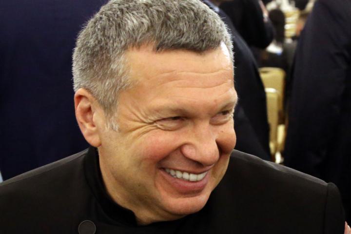 Vladimir Solovyov sonriente en un acto del Kremlin