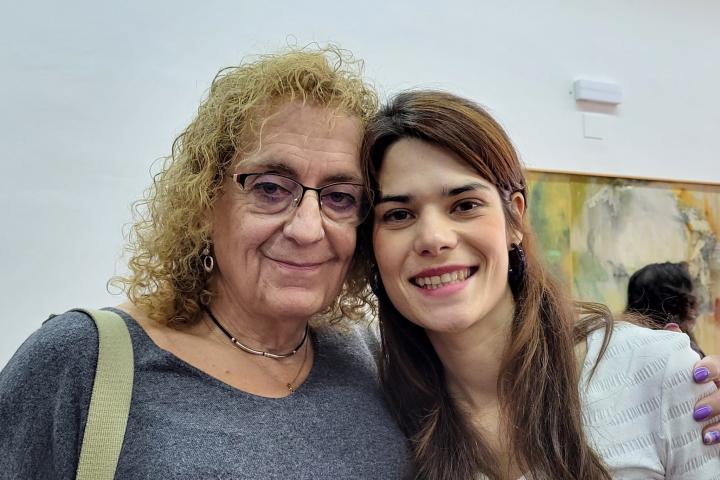 Raffaella Corrales, junto a Isa Serra