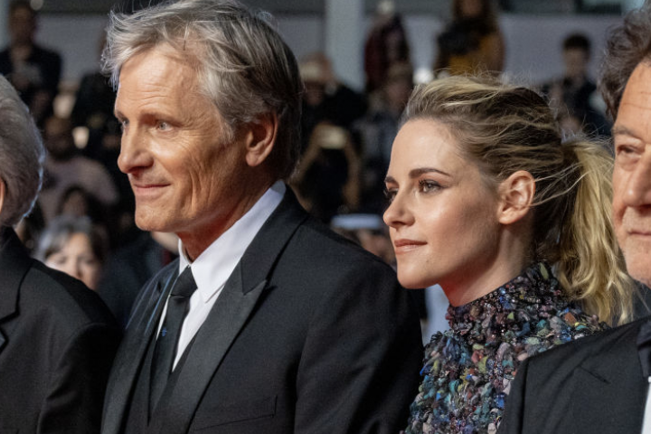 Vigo Mortensen y Kristen Stewart durante la presentación de Crímenes del futuro en el Festival de Cannes.
