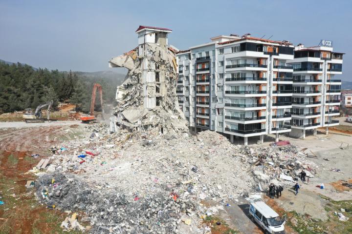 Edificio derrumbado como consecuencia de un terremoto