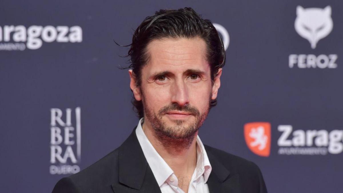 Preguntan a Juan Diego Botto sobre si hablar de política le podría afectar  y acaban mencionando a Almodovar