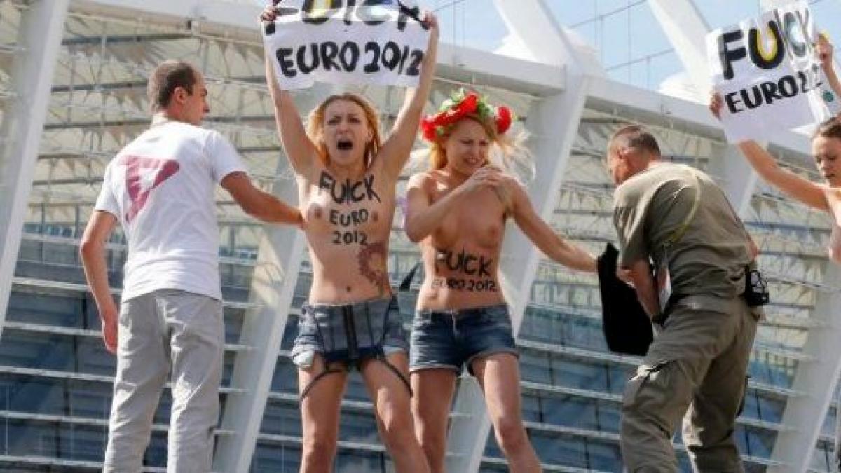 Tres activistas ucranianas, detenidas por protestar desnudas contra la prostitución en la Eurocopa (FOTOS) imagen imagen