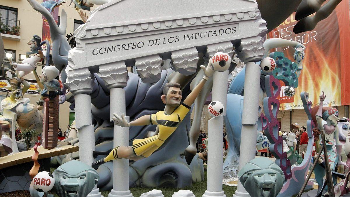 Destrozan la vulva de una falla de Valencia con forma de mujer desnuda