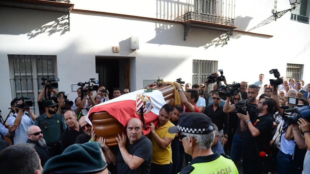 Último adiós a Juan Antonio Reyes en un multitudinario funeral