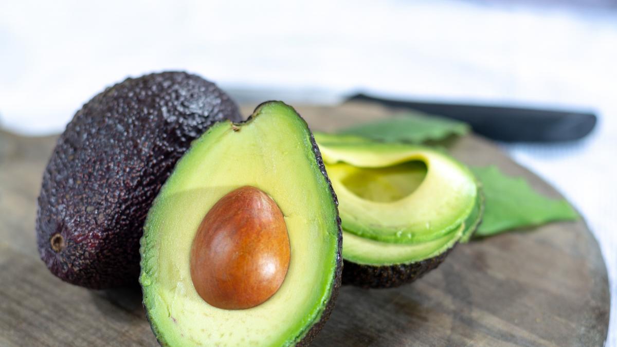 If the color of avocados is deceiving, here are the tips for ripening avocados in 10 minutes