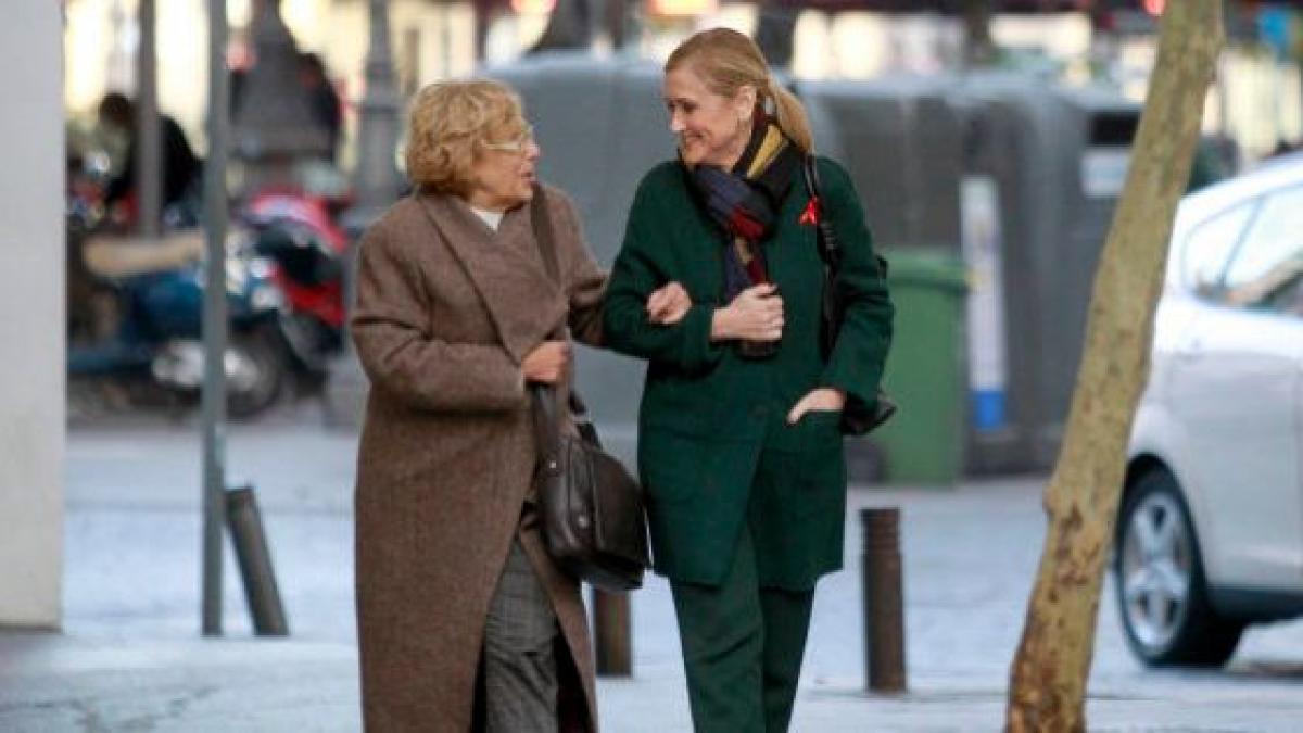 La concordia en una foto: Carmena y Cifuentes cogidas del brazo