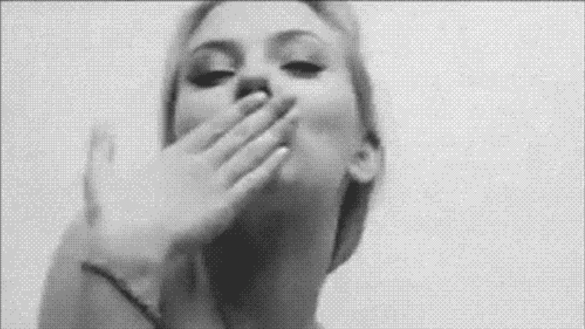 Famosos saludando con besos (GIFS)