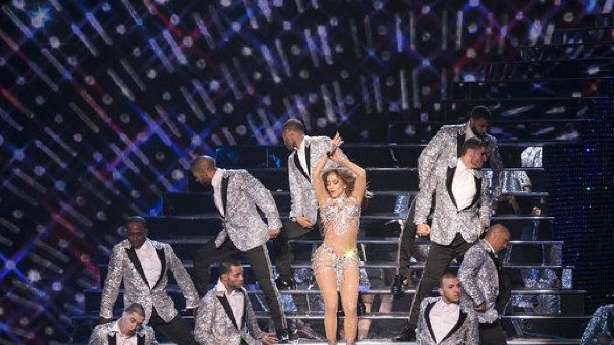 Upsss! A Jennifer Lopez se le rompe el pantalón en pleno concierto en Las  Vegas