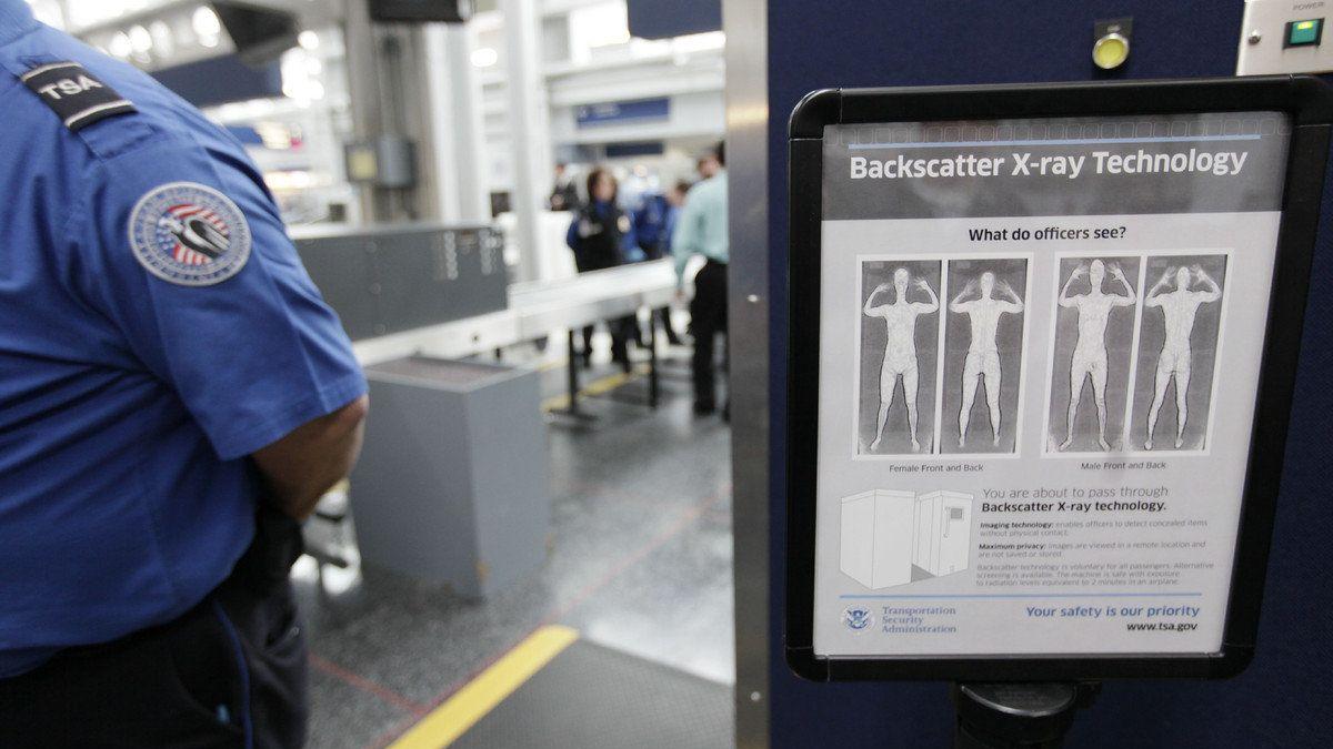 La norma de los líquidos permitidos en la maleta de mano del avión podría  desaparecer en 2024