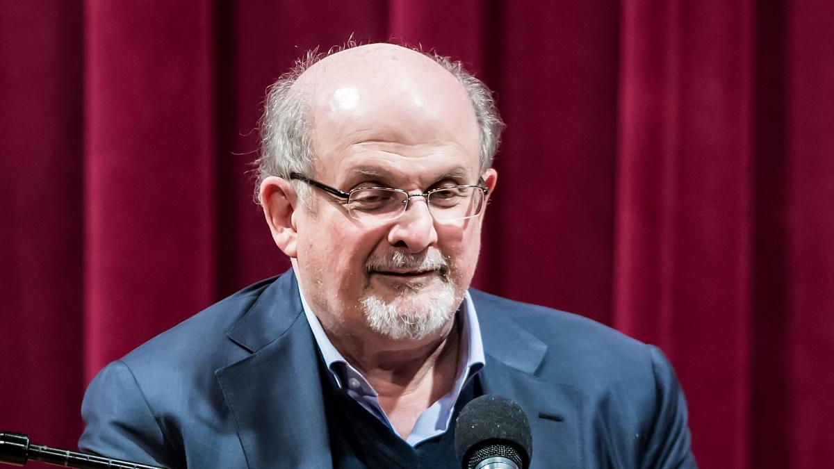 El Escritor Salman Rushdie Apuñalado En Pleno Escenario En Un Evento En Nueva York 5895