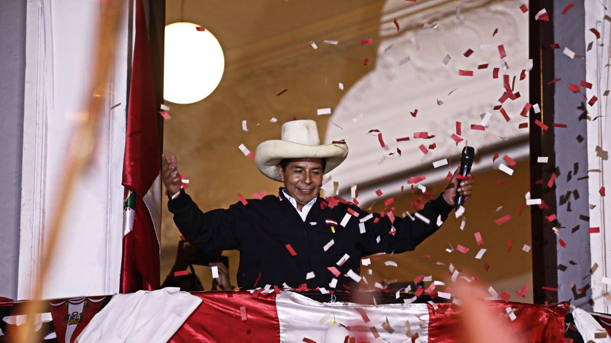 Pedro Castillo Jura Como Presidente De Perú Recalcando Su Objetivo De ...