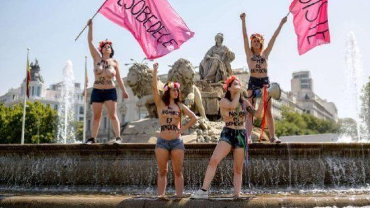 FEMEN Protesta En Cibeles Contra La Ley Mordaza