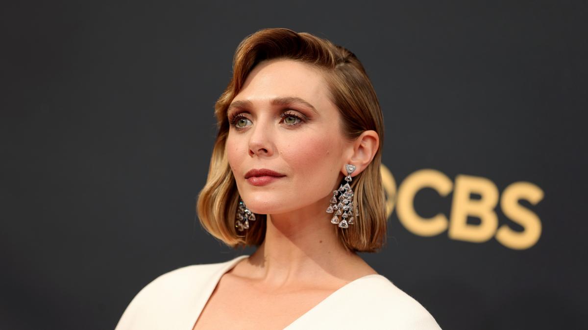 Golpe de efecto: Elizabeth Olsen fue a los Emmy con un vestido diseñado por  sus hermanas