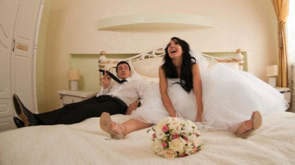 21 parejas cuentan cómo es en realidad la noche de bodas