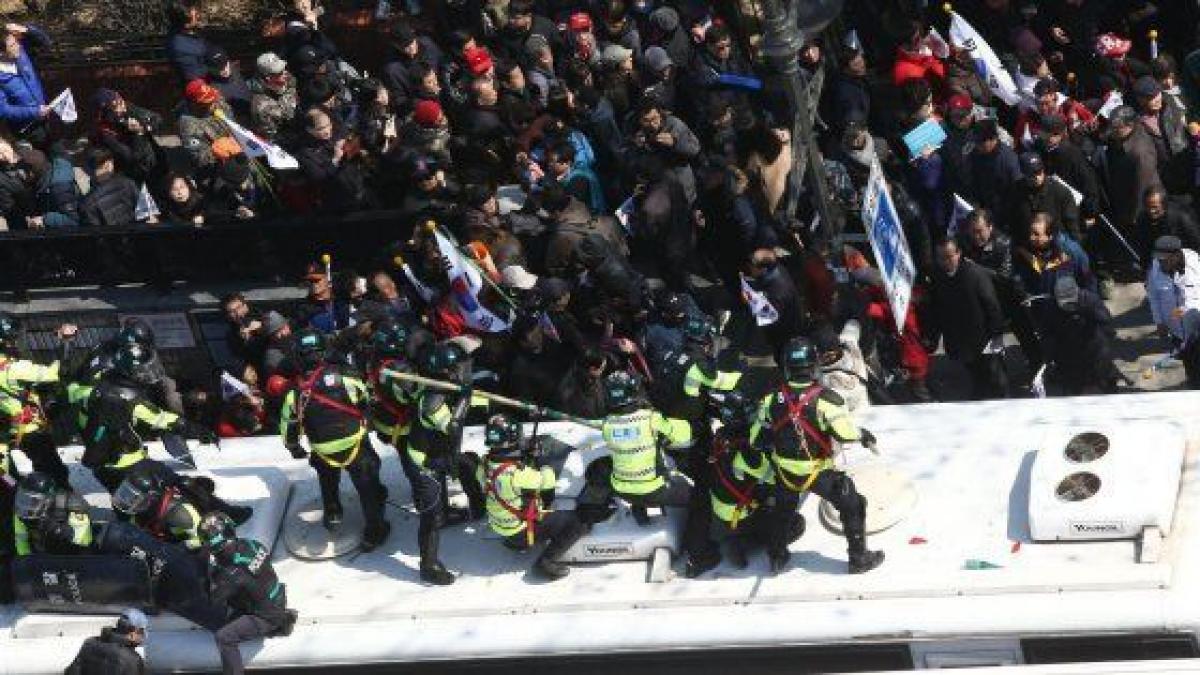 Al Menos Dos Muertos En Las Protestas Contra La Destitución De La ...