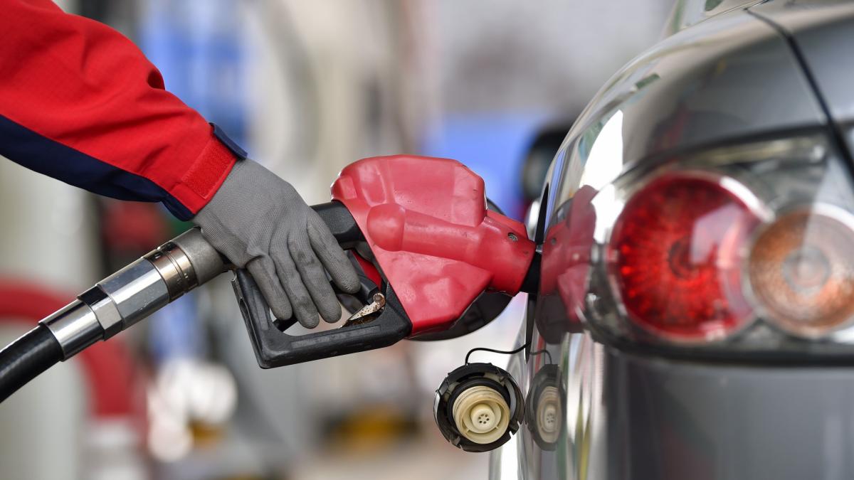Sueño áspero veneno Dirigir El precio de la gasolina y diésel sigue bajando: así está a 22 de diciembre